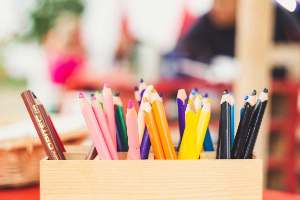 Niños jugando en la escuela
